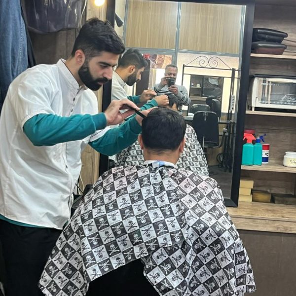 کار با مواد در دوره آرایشگری مردانه